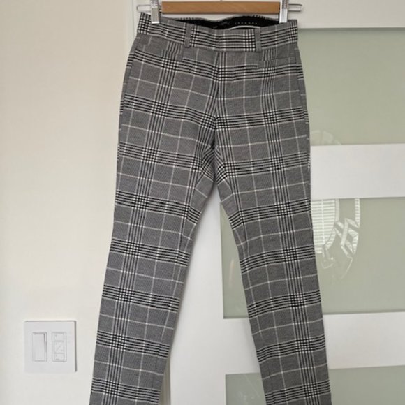 Beautiful suit from BR - Picture 2 of 7